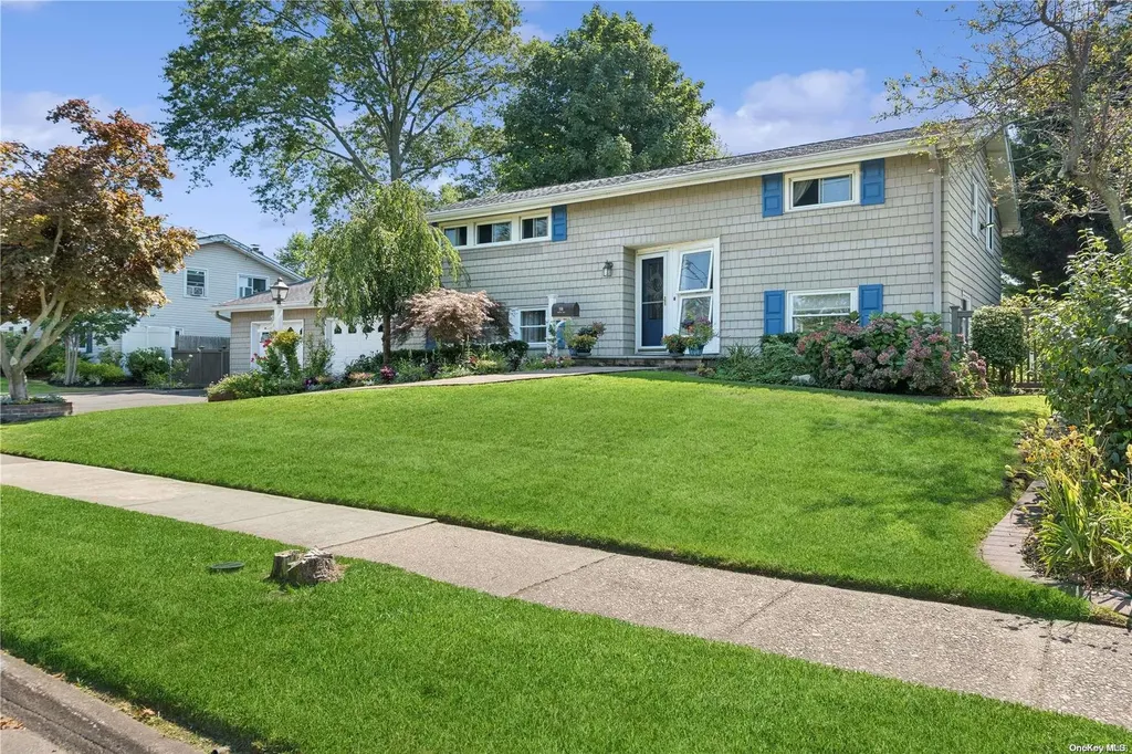 58 Reid Avenue Babylon NY 11702