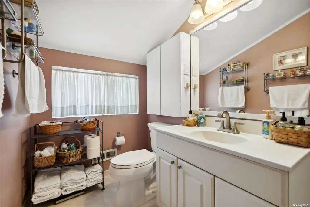 58 Reid Avenue Babylon NY 11702
