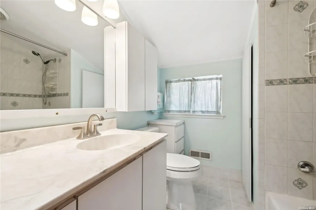 58 Reid Avenue Babylon NY 11702