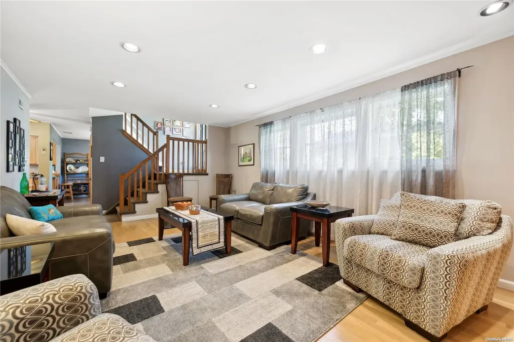 58 Reid Avenue Babylon NY 11702