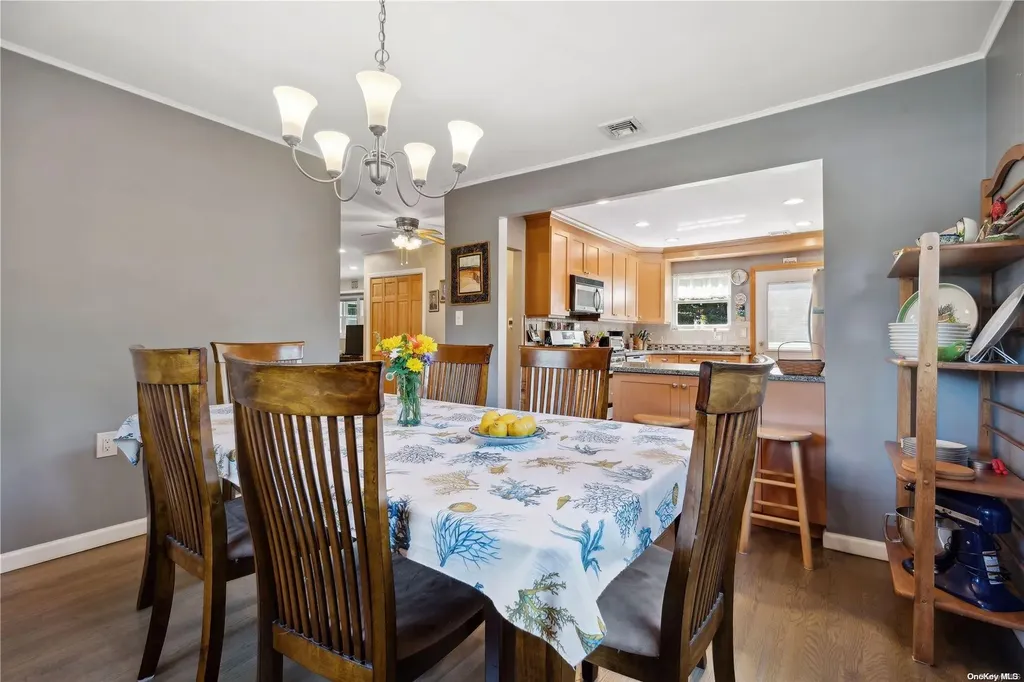 58 Reid Avenue Babylon NY 11702