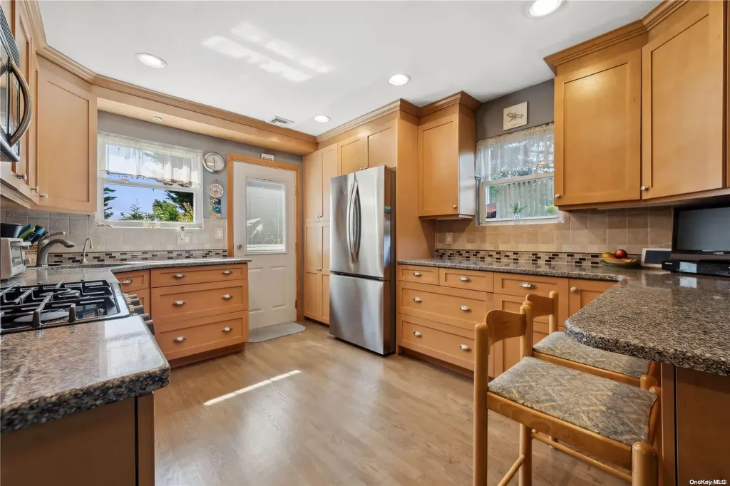 58 Reid Avenue Babylon NY 11702