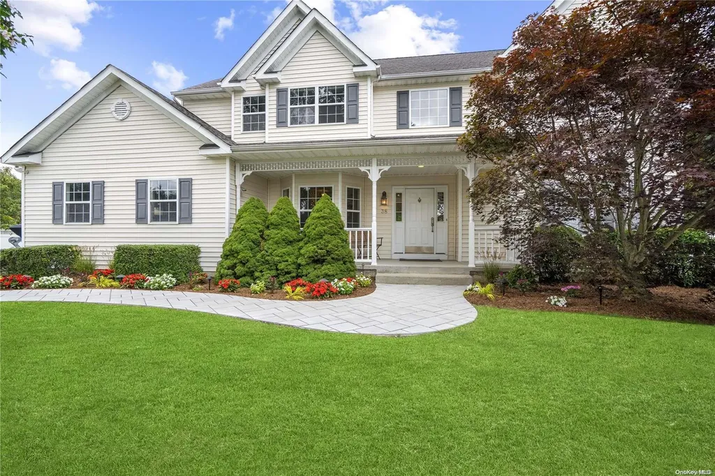 38 Ashley Circle Manorville NY 11949