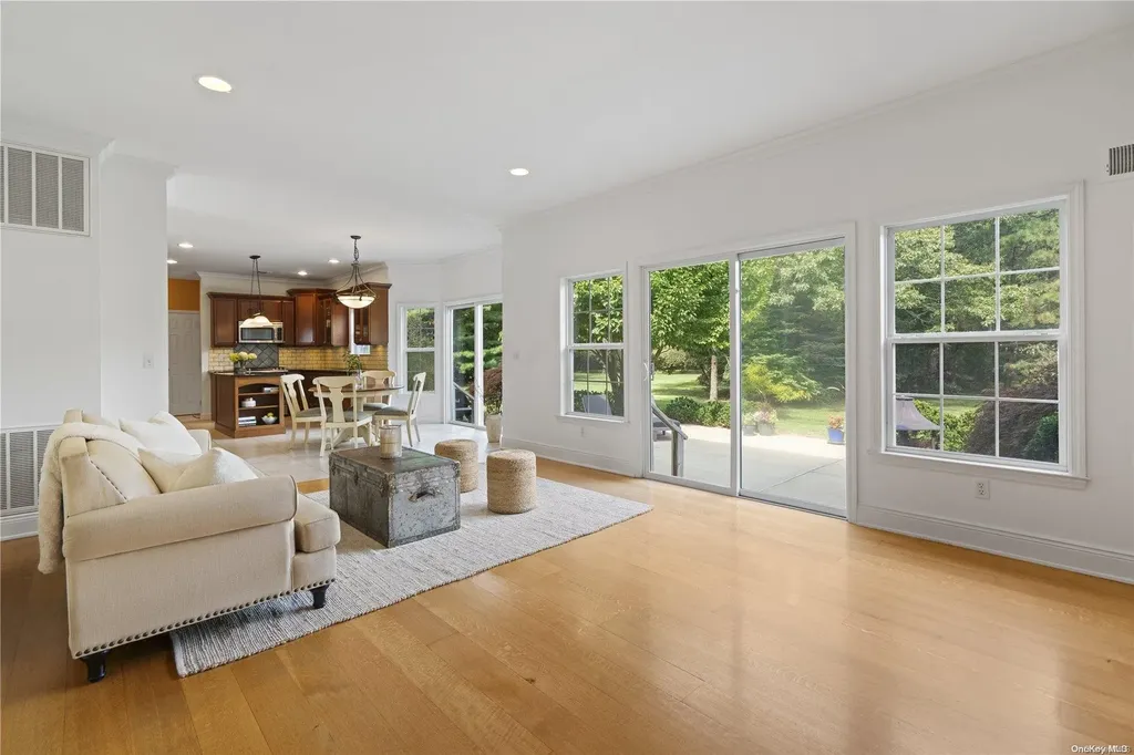 38 Ashley Circle Manorville NY 11949