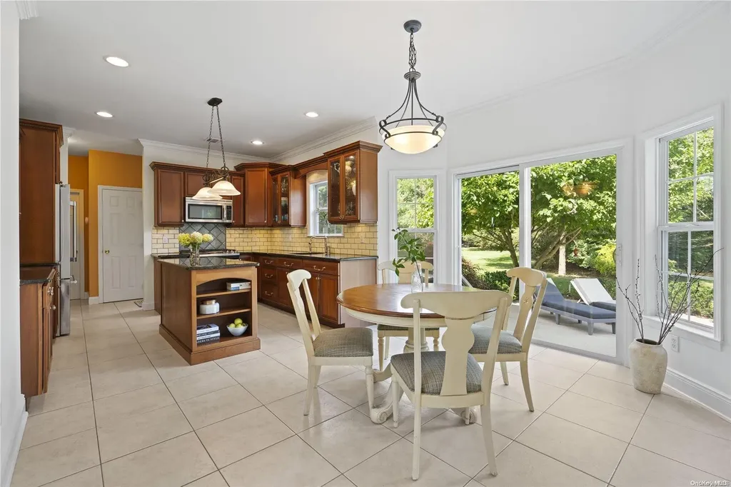 38 Ashley Circle Manorville NY 11949