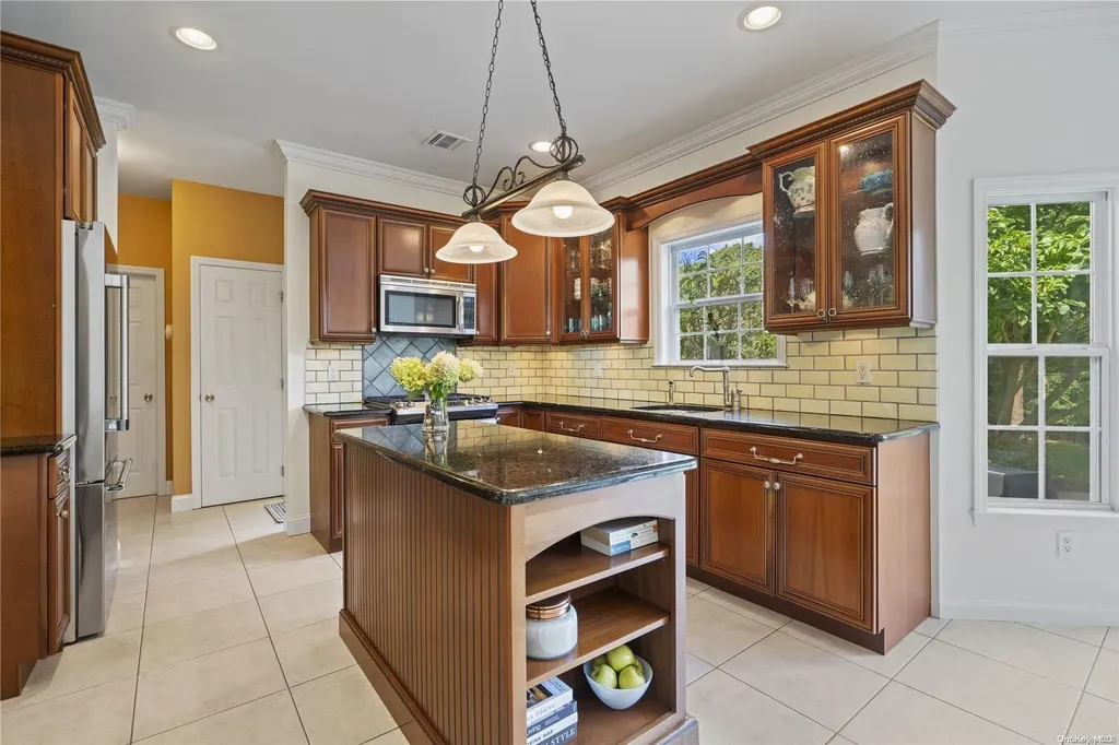 38 Ashley Circle Manorville NY 11949