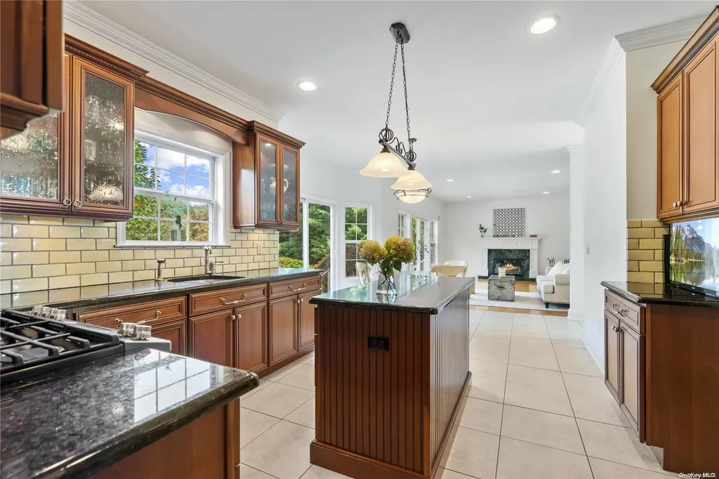 38 Ashley Circle Manorville NY 11949
