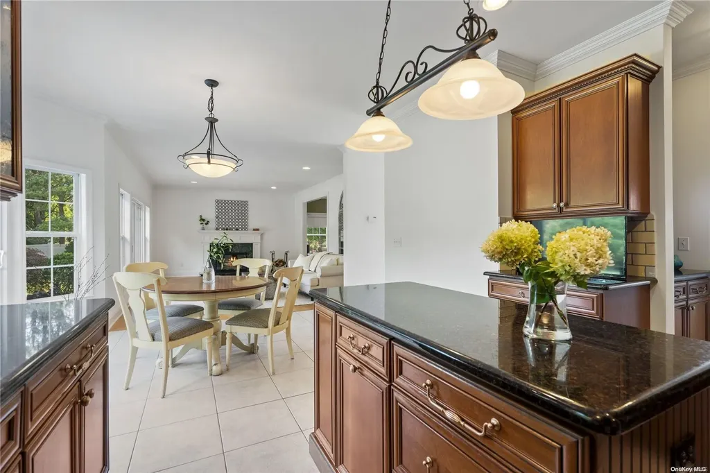 38 Ashley Circle Manorville NY 11949