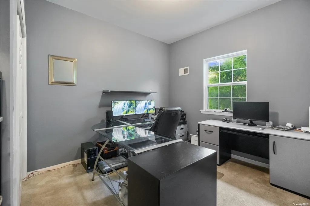 38 Ashley Circle Manorville NY 11949