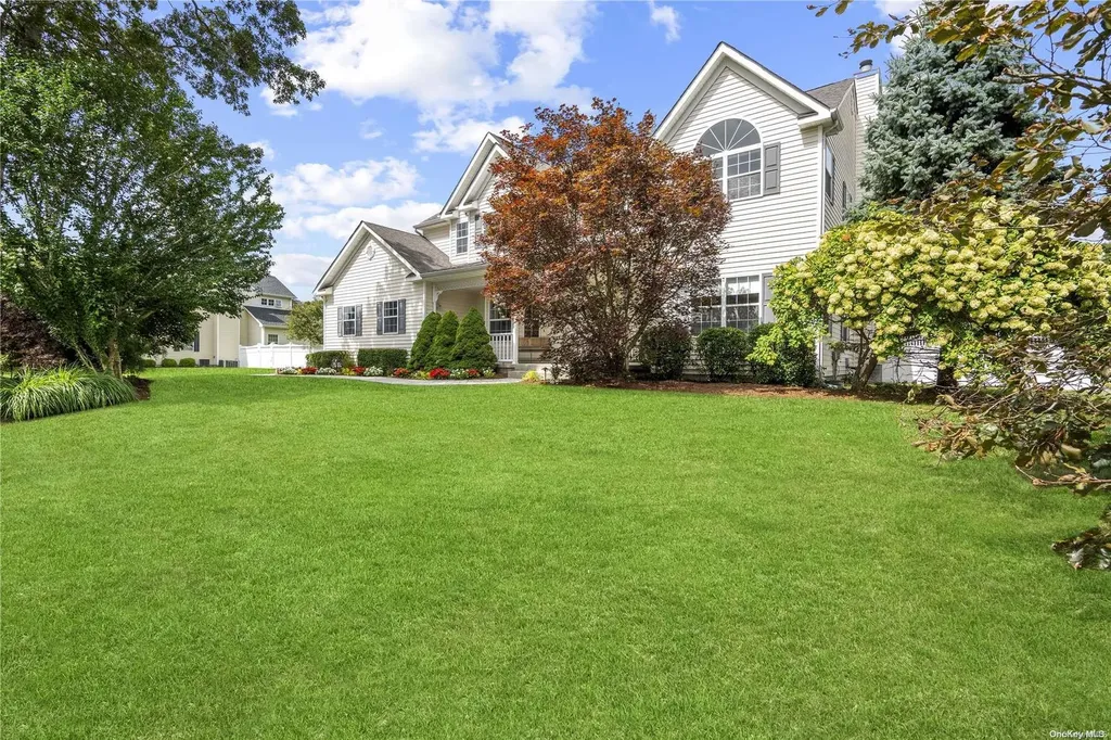 38 Ashley Circle Manorville NY 11949