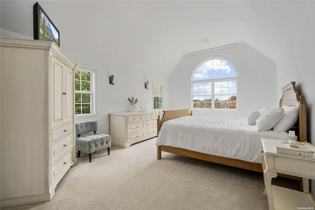 38 Ashley Circle Manorville NY 11949