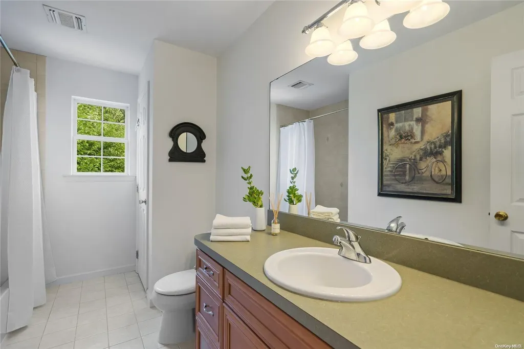 38 Ashley Circle Manorville NY 11949