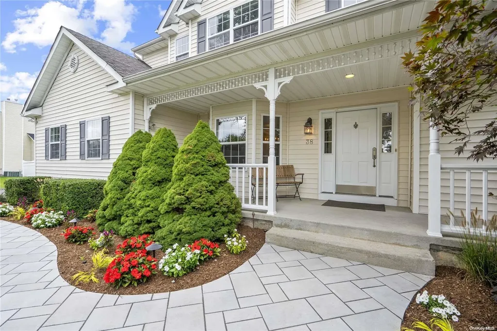 38 Ashley Circle Manorville NY 11949