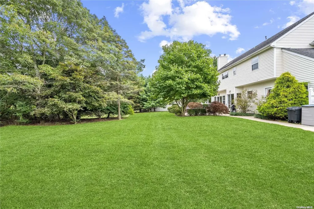 38 Ashley Circle Manorville NY 11949