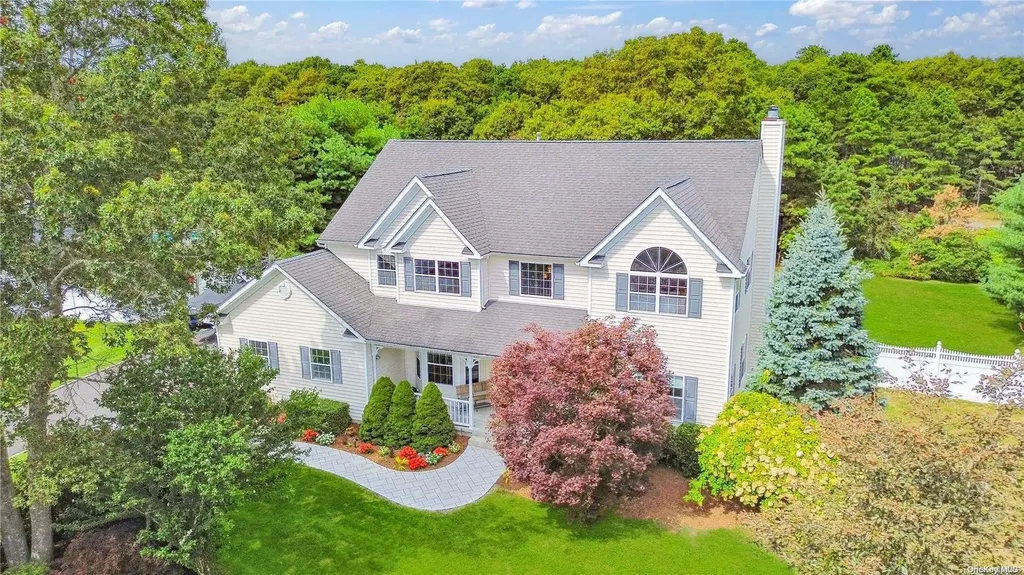 38 Ashley Circle Manorville NY 11949