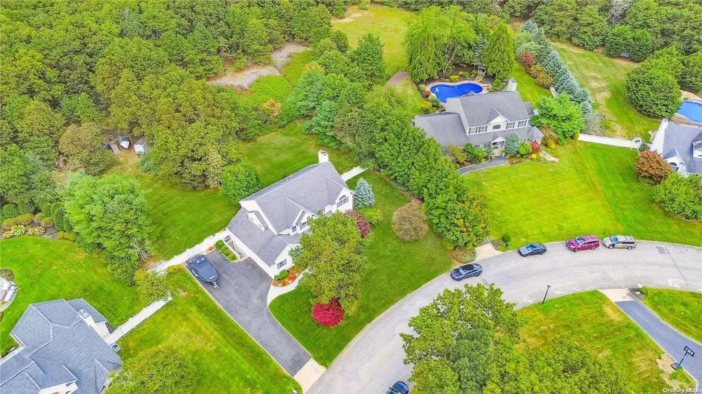 38 Ashley Circle Manorville NY 11949