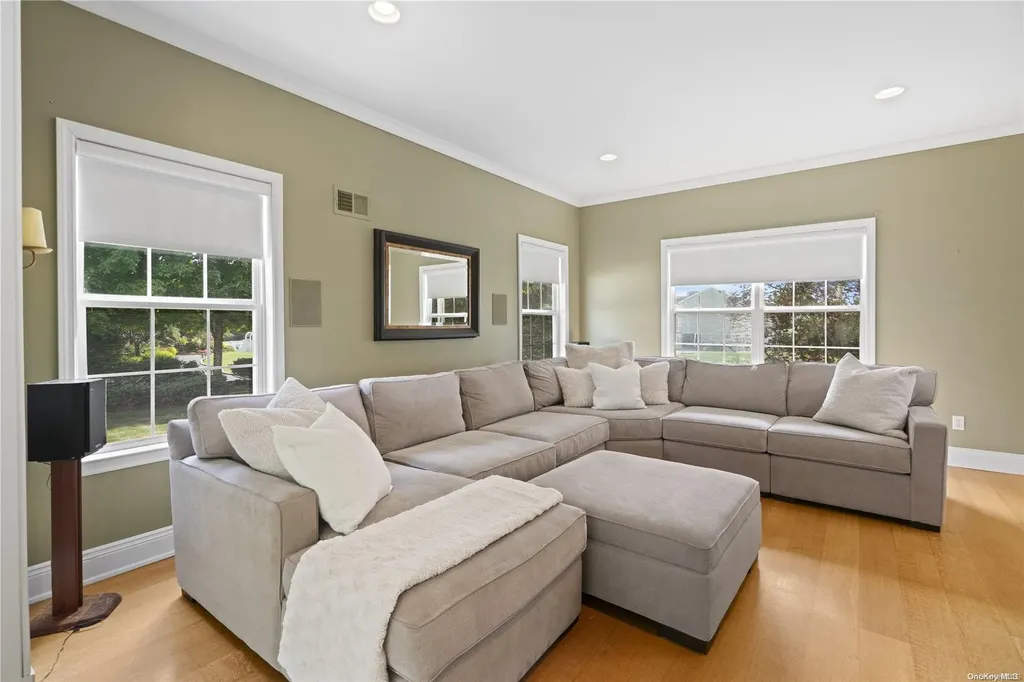 38 Ashley Circle Manorville NY 11949