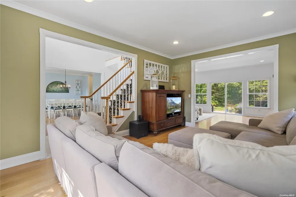 38 Ashley Circle Manorville NY 11949