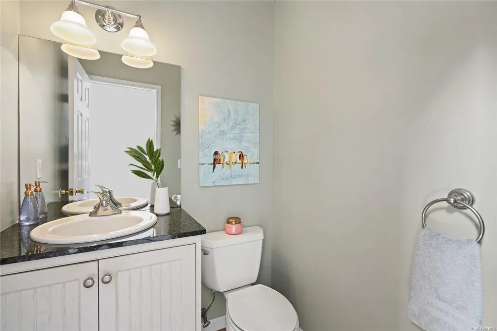 38 Ashley Circle Manorville NY 11949