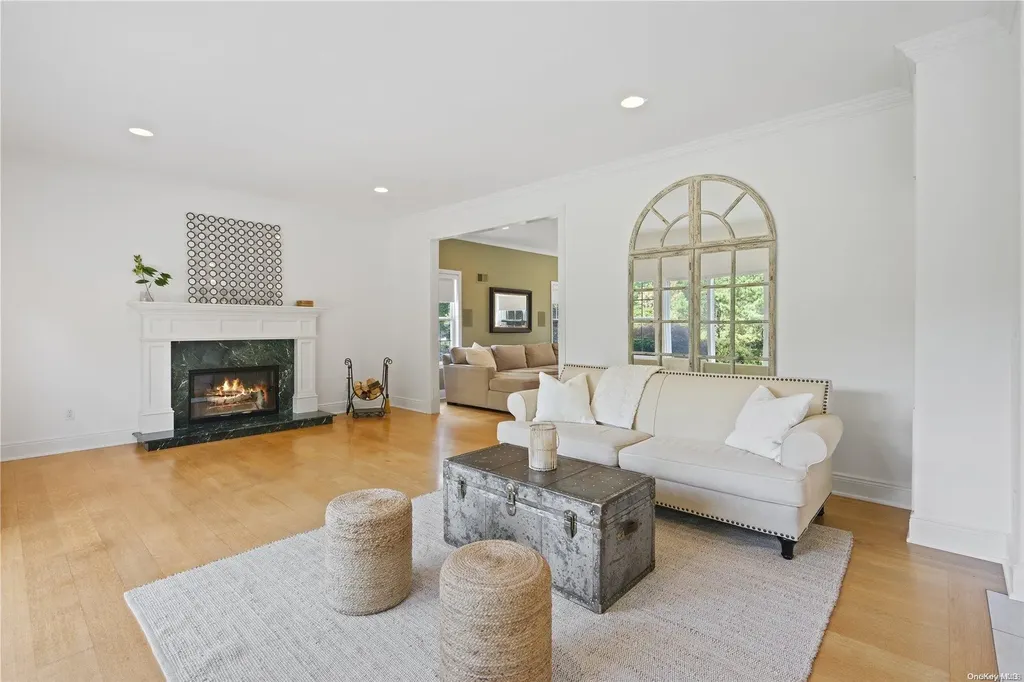 38 Ashley Circle Manorville NY 11949