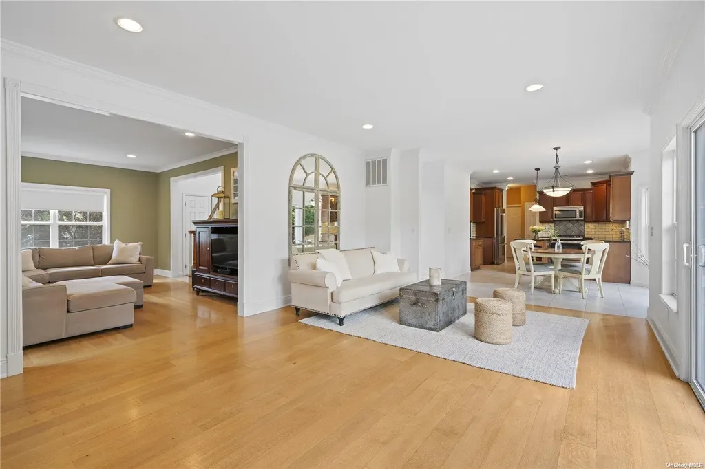 38 Ashley Circle Manorville NY 11949