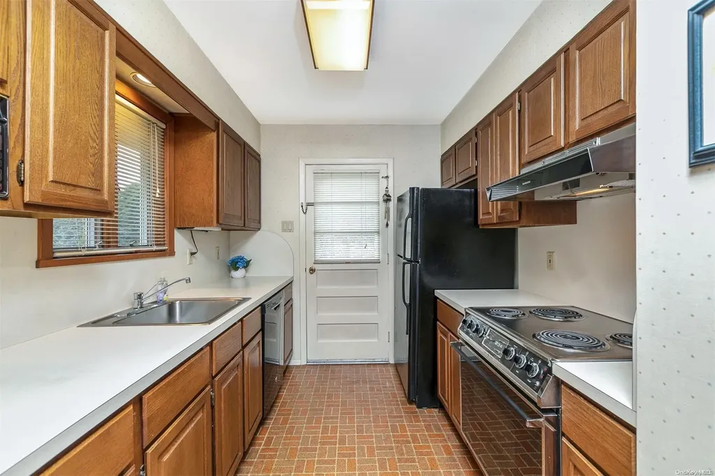 9 Brook Lane Smithtown NY 11787