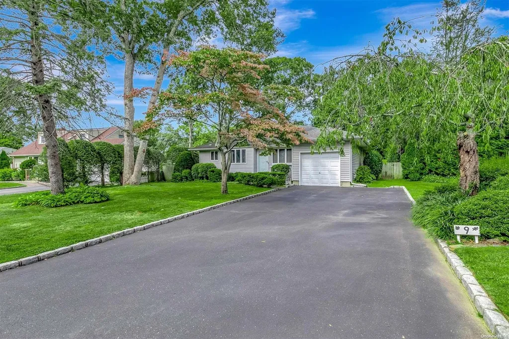 9 Brook Lane Smithtown NY 11787