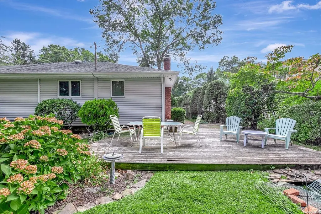 9 Brook Lane Smithtown NY 11787