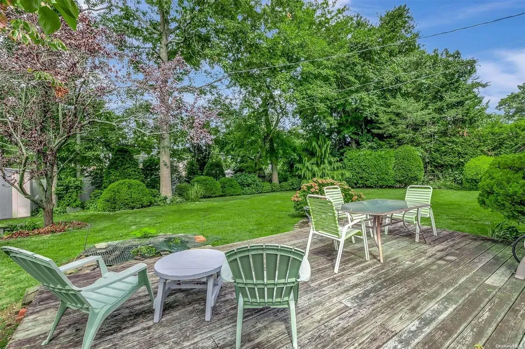 9 Brook Lane Smithtown NY 11787