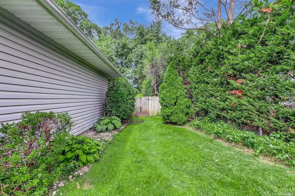 9 Brook Lane Smithtown NY 11787