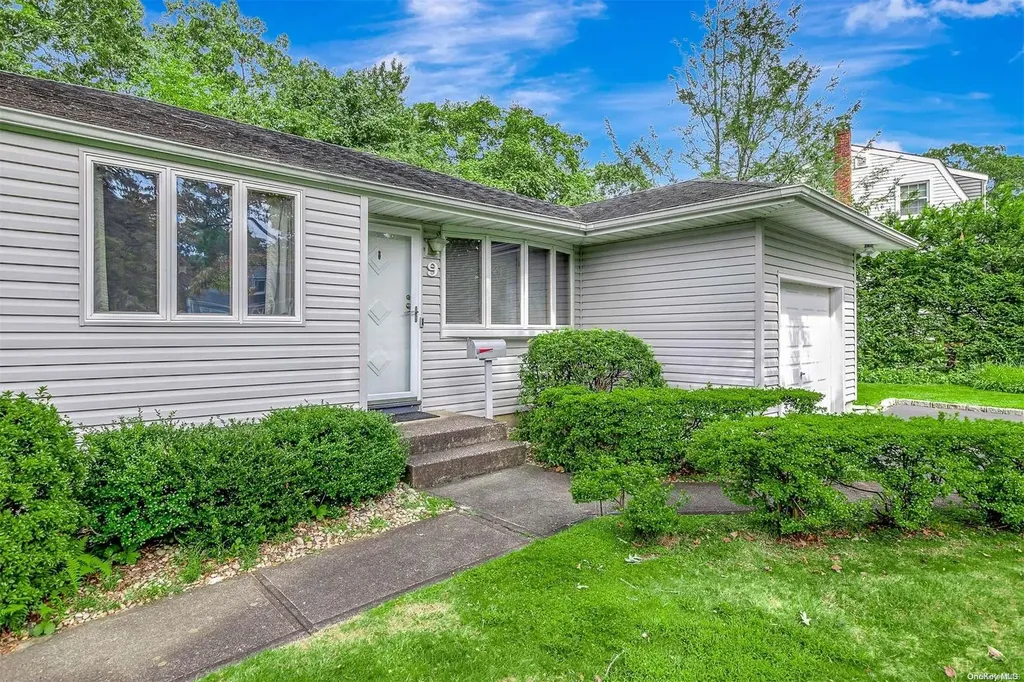 9 Brook Lane Smithtown NY 11787