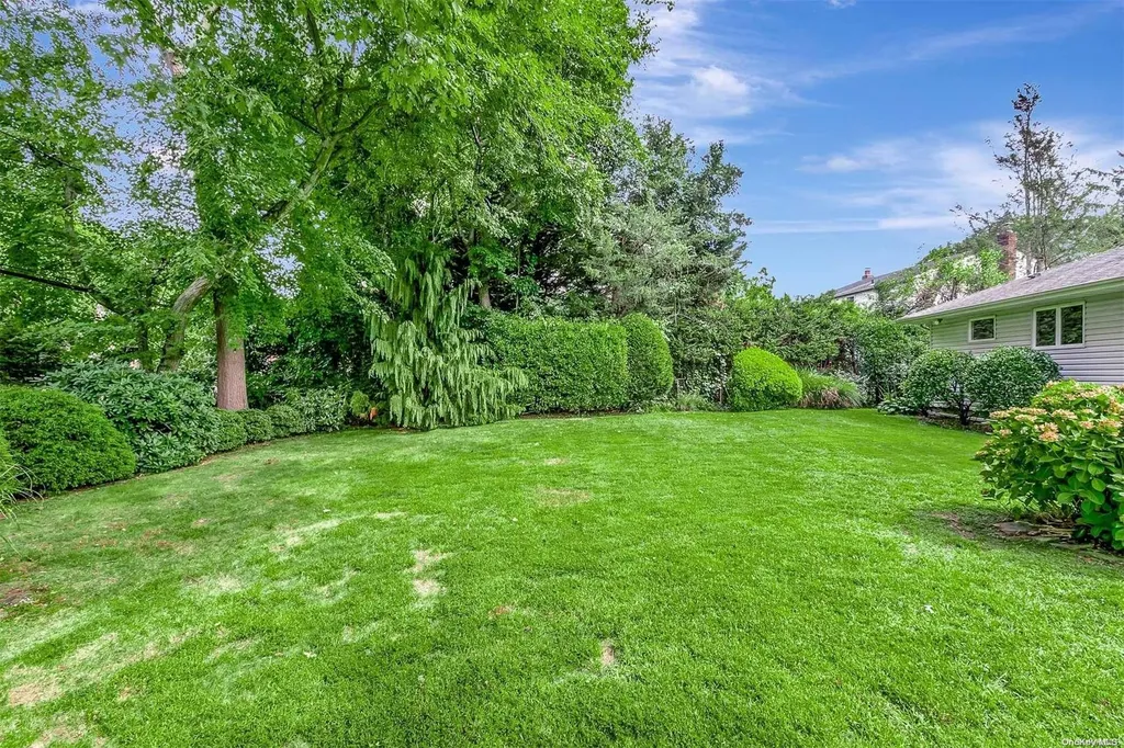 9 Brook Lane Smithtown NY 11787