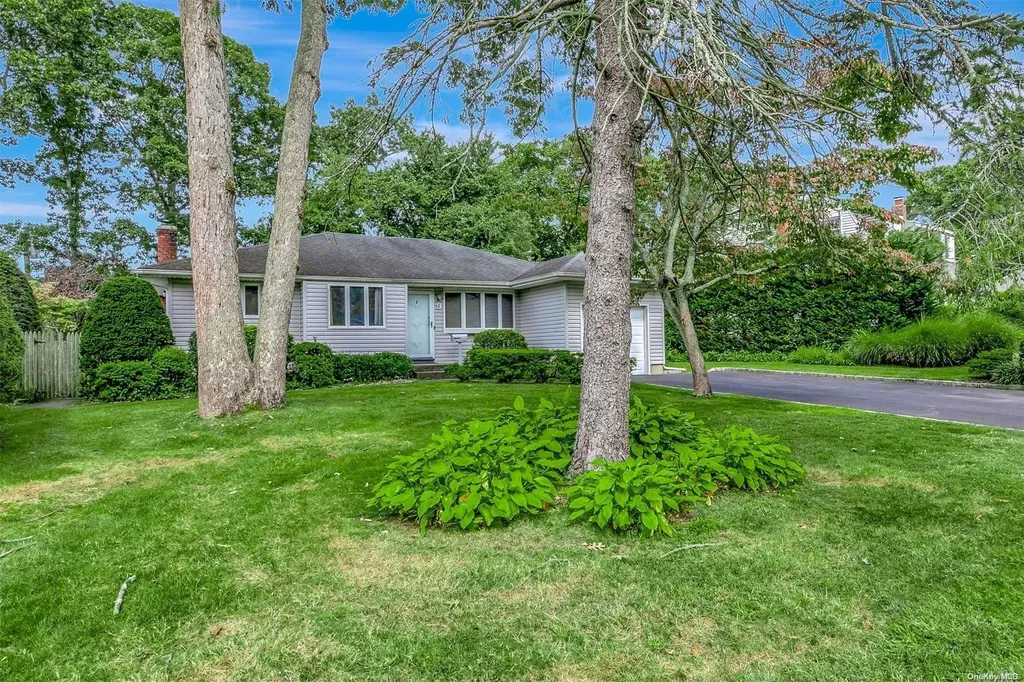 9 Brook Lane Smithtown NY 11787