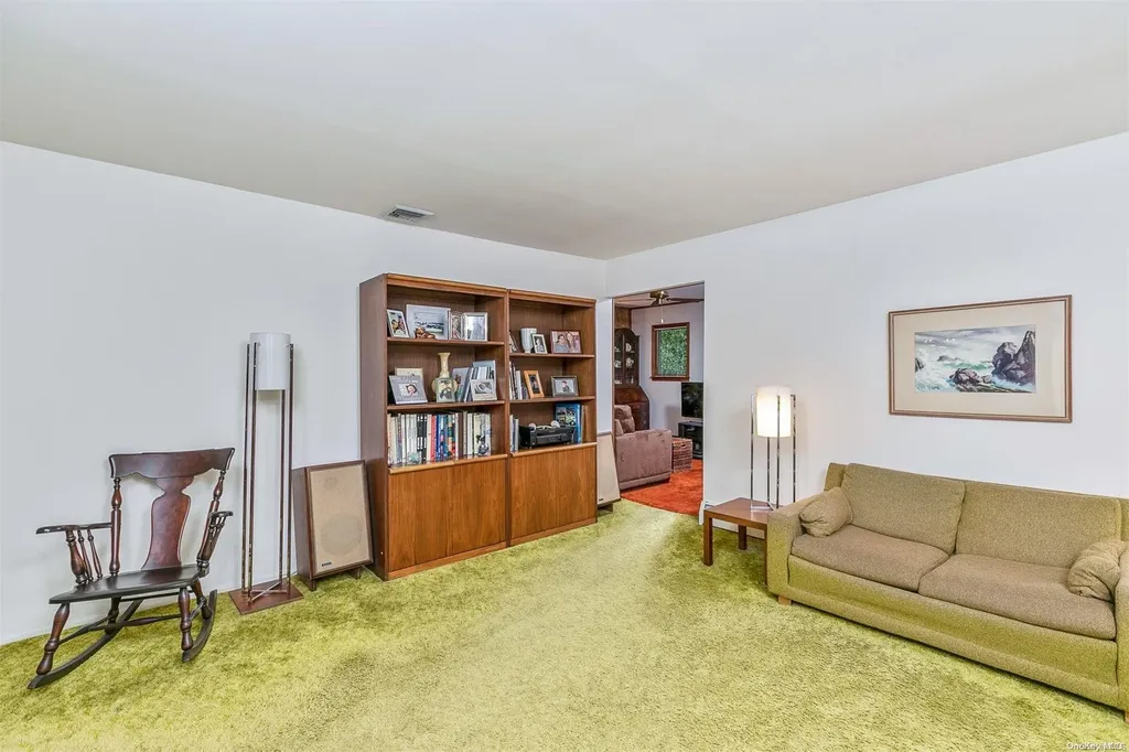 9 Brook Lane Smithtown NY 11787