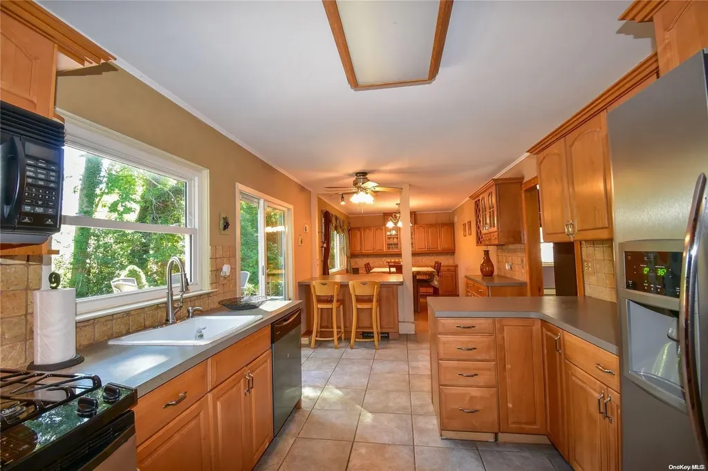 17 Yosemite Lane Coram NY 11727