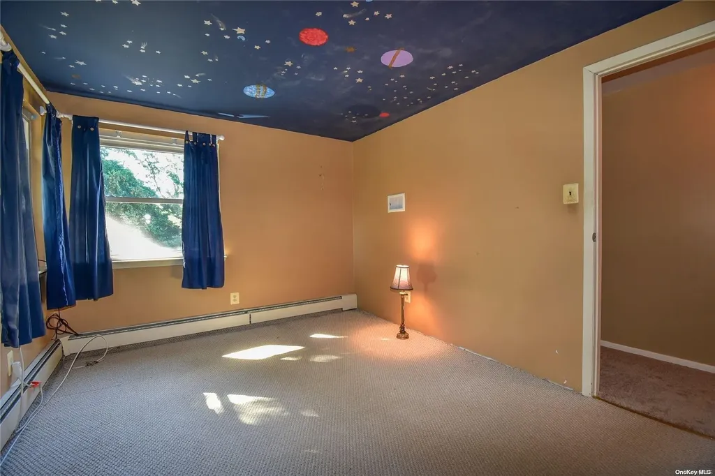 17 Yosemite Lane Coram NY 11727