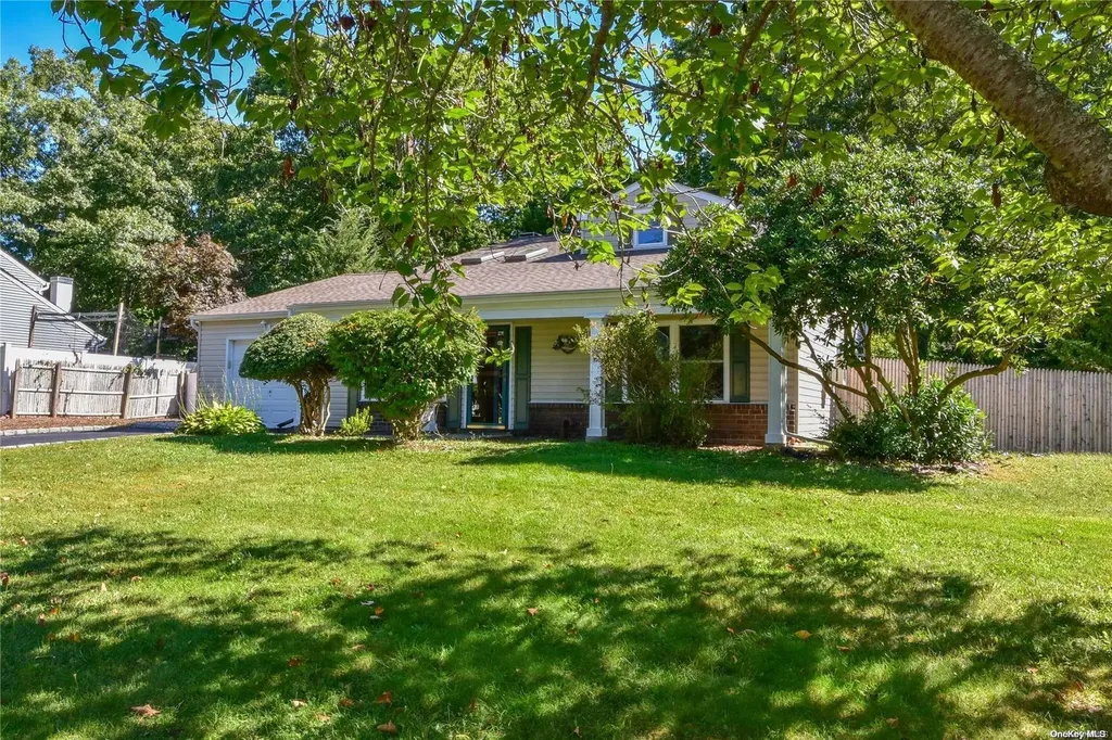 17 Yosemite Lane Coram NY 11727