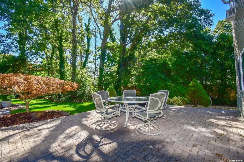 17 Yosemite Lane Coram NY 11727