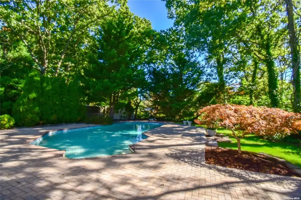 17 Yosemite Lane Coram NY 11727