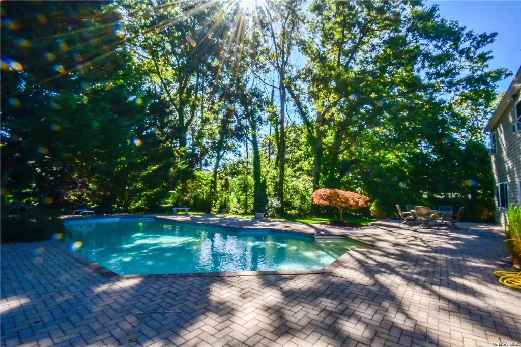 17 Yosemite Lane Coram NY 11727