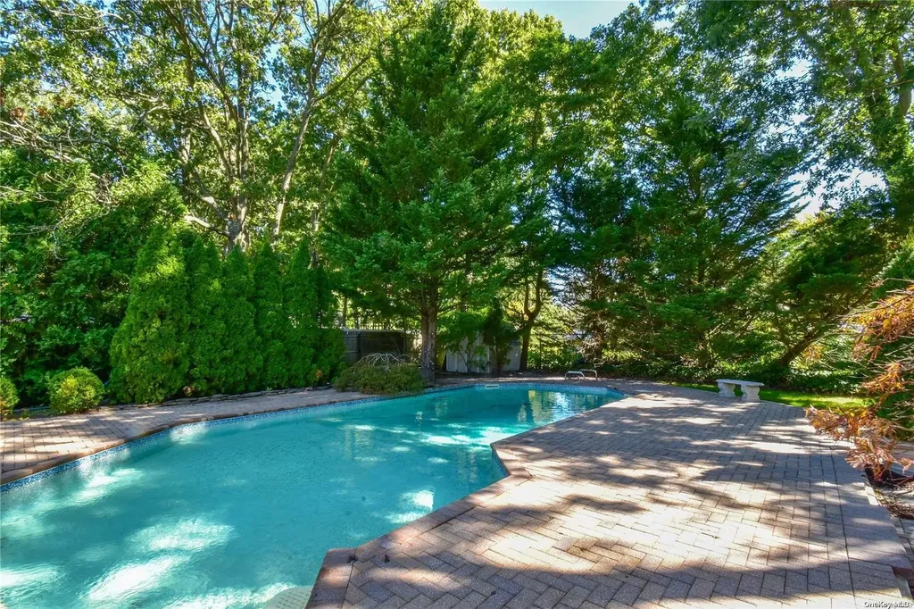 17 Yosemite Lane Coram NY 11727