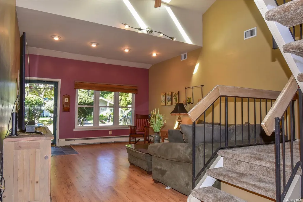 17 Yosemite Lane Coram NY 11727