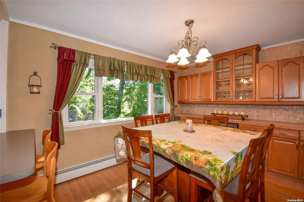 17 Yosemite Lane Coram NY 11727