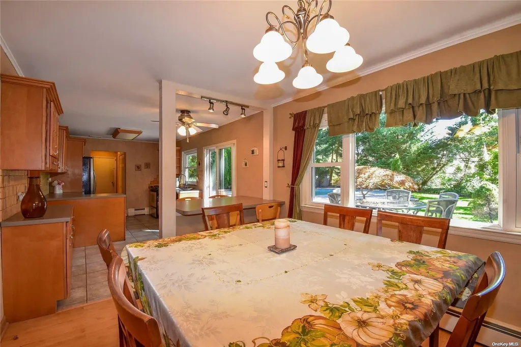 17 Yosemite Lane Coram NY 11727