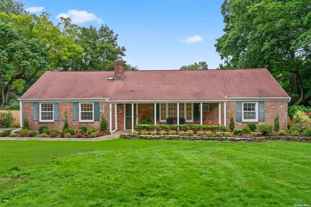 12 Dumbarton Drive Huntington NY 11743