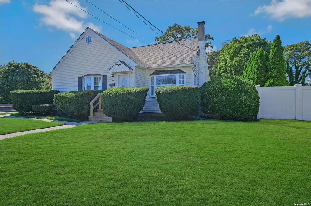 4 Perry Place Patchogue NY 11772