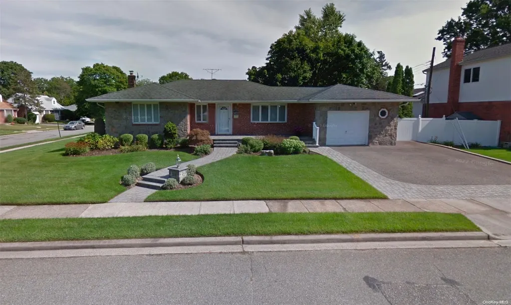 130 Seaman Road Jericho NY 11753