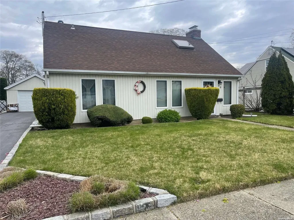 15 Copiague Place Copiague NY 11726