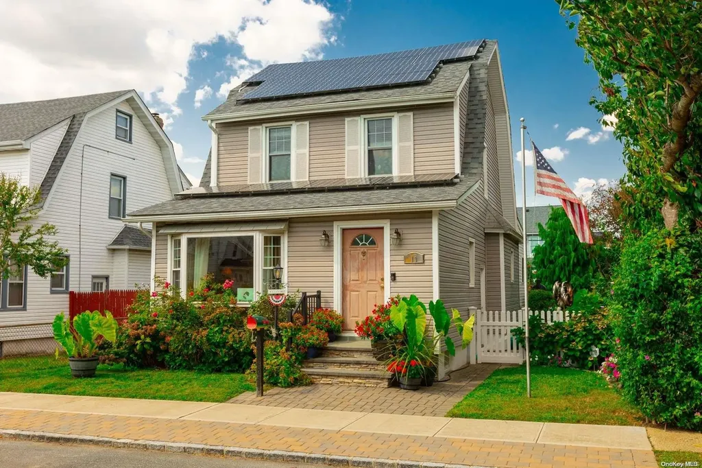 19 Evergreen Drive Lindenhurst NY 11757