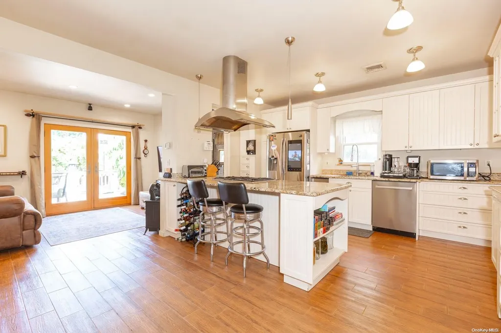 19 Evergreen Drive Lindenhurst NY 11757